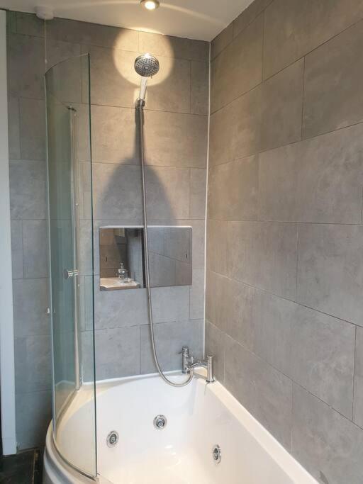 City Townhouse Close To Cafes And Restaurants NWI Buitenkant foto