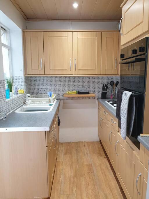 City Townhouse Close To Cafes And Restaurants NWI Buitenkant foto