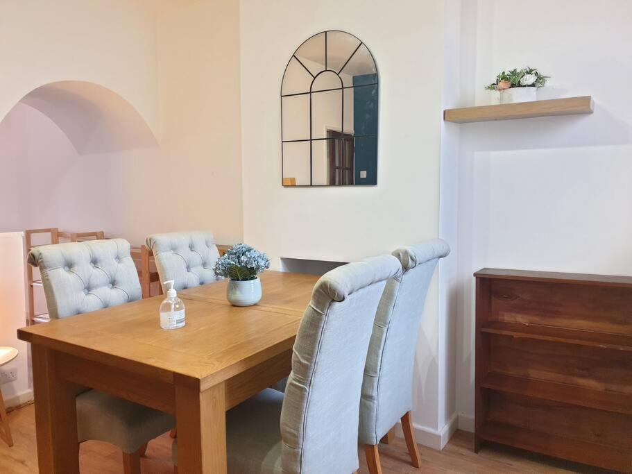 City Townhouse Close To Cafes And Restaurants NWI Buitenkant foto